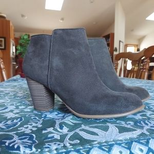 Old Navy suede boots size 9